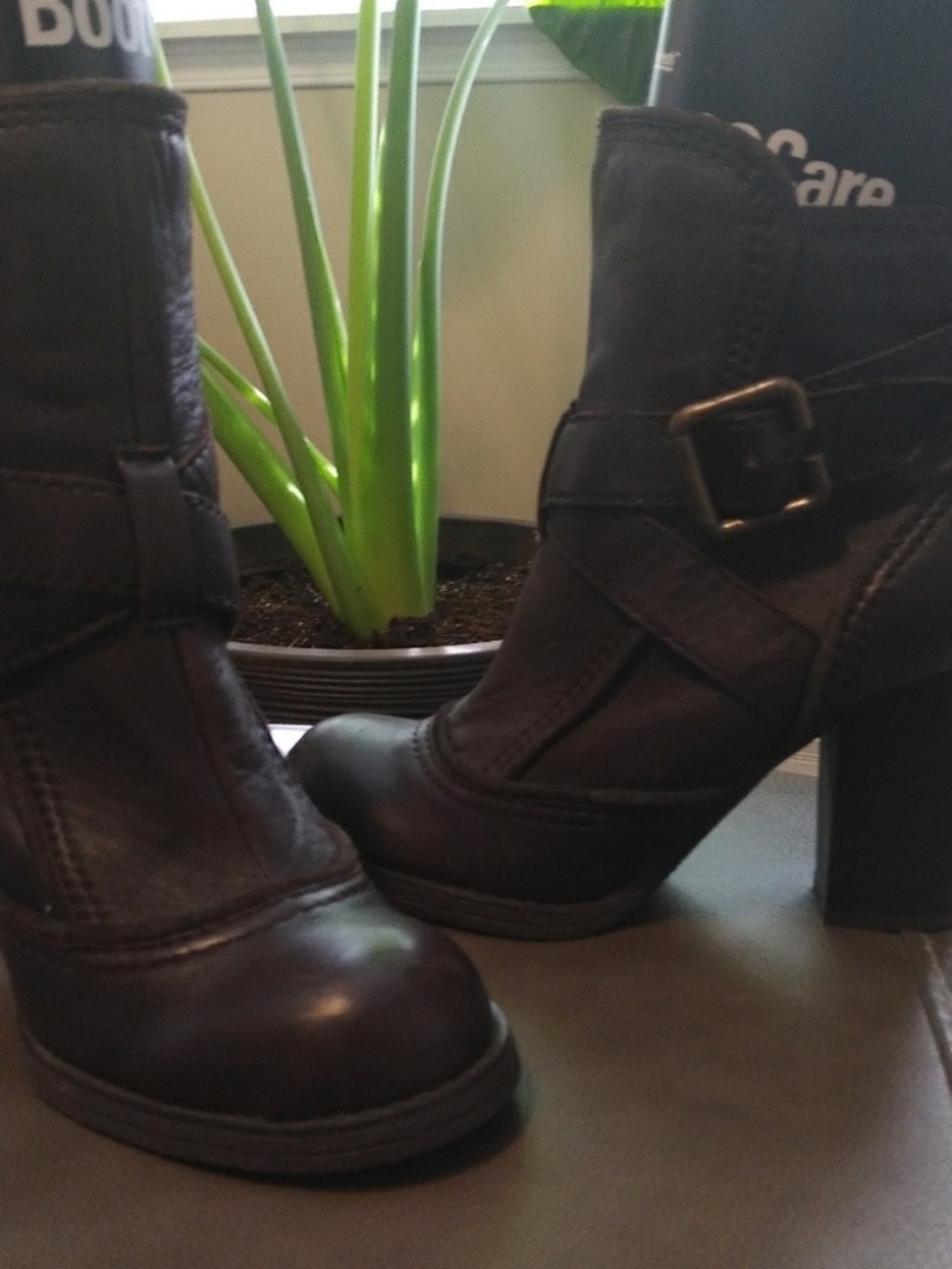 Report brown leather boots, size 8